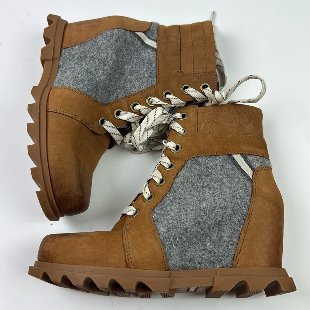Perfect Sorel Joan of Arc hidden leather with wool wedge boot, size 8.5 - Picture 1 of 7